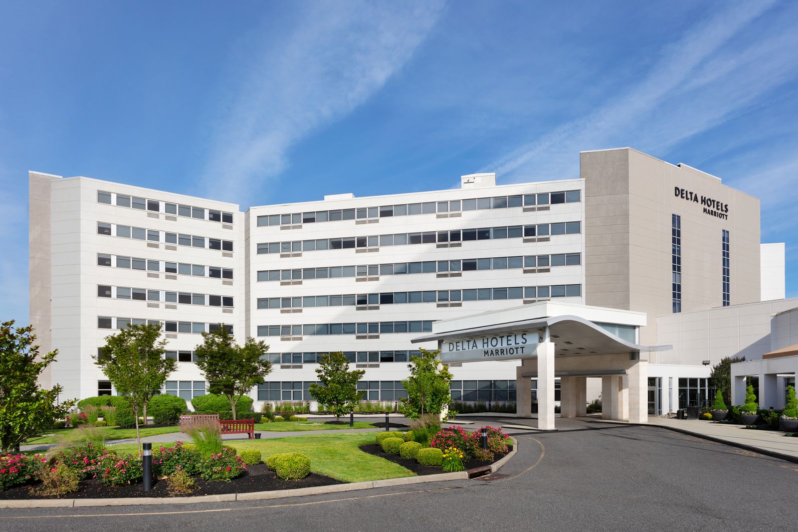 Delta Hotels Woodbridge exterior